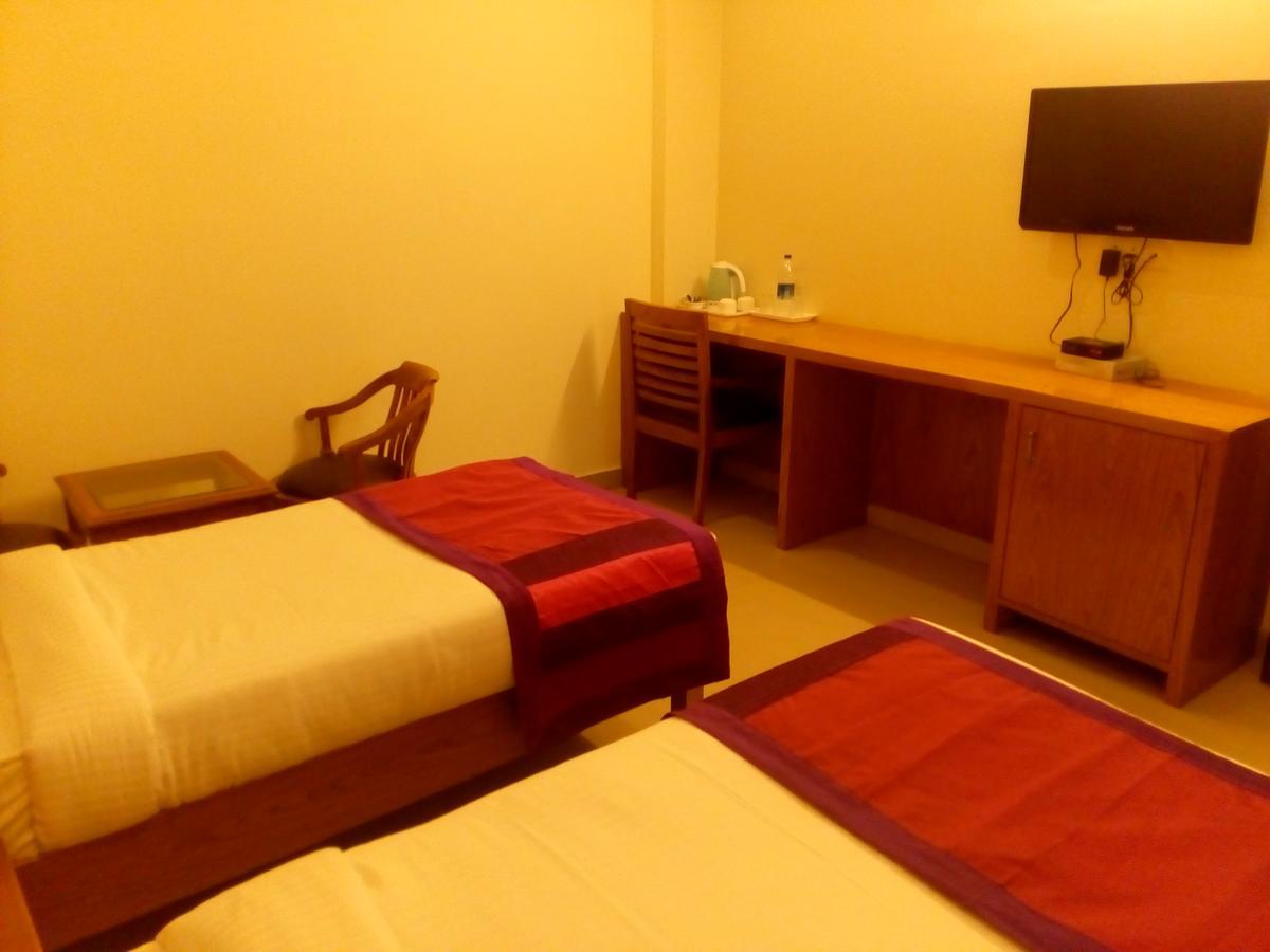 Red Carpet Hotels Noida Exterior foto